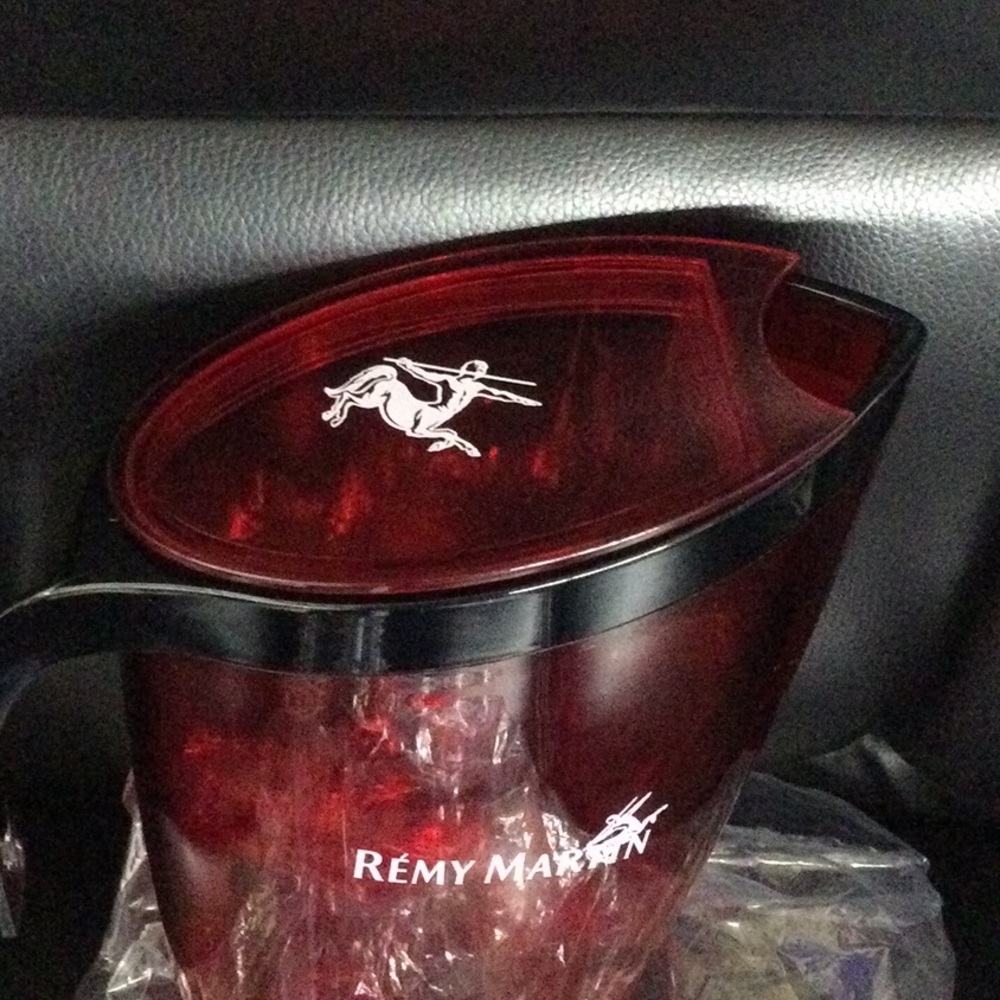 New Remy Martin Pitcher - Picture 2 of 13